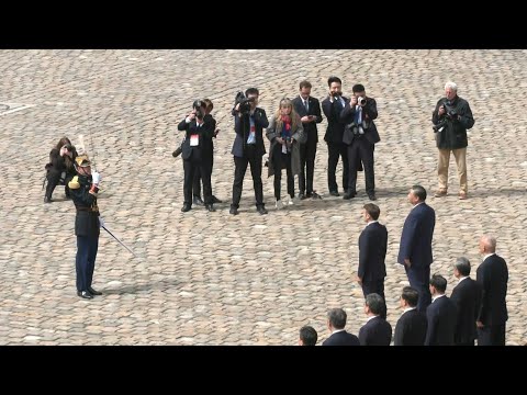 Cérémonie d'accueil officiel de Xi Jinping aux Invalides | AFP Extrait