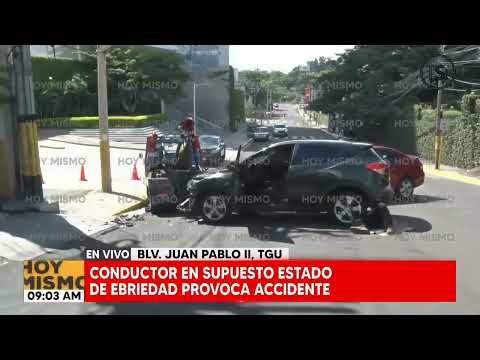 Conductor en supuesto estado de ebriedad provoca accidente en boulevard Juan Pablo