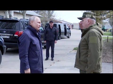 Putin visita por sorpresa Jersón y Lugansk para evaluar la situación con altos cargos