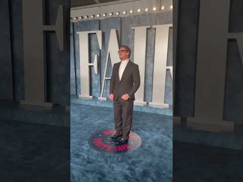 Pedro Pascal, internet daddy, llega a la afterparty de los Oscar de Vanity Fair