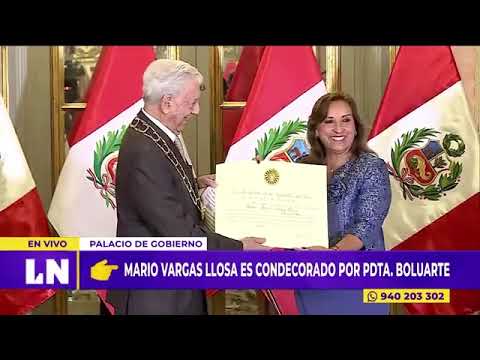Mario Vargas Llosa es condecorado con la Orden del Sol en Palacio de Gobierno