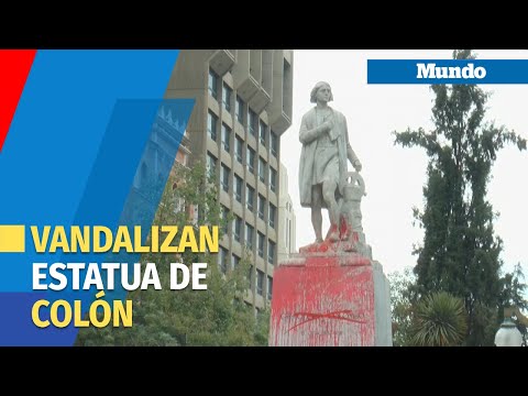 Una estatua de Colón aparece con pintadas en Bolivia