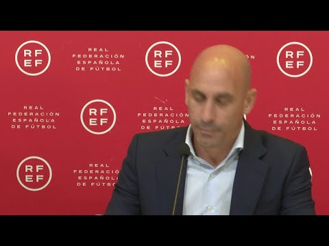 El expatrón del fútbol español Luis Rubiales, retenido brevemente tras volver a España | AFP