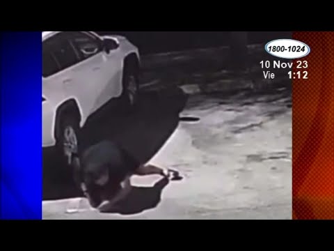 Hombre es atacado por otro sujeto armado con un cuchillo