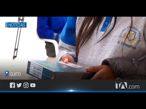 Fundación Reina de Quito entregó 254 tablets a estudiantes