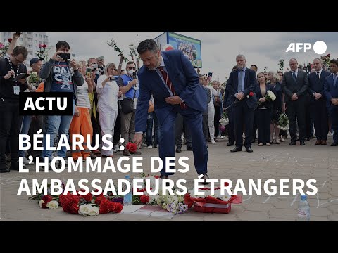 Bélarus: des ambassadeurs étrangers se rendent sur le lieu du décès d'un manifestant | AFP Images
