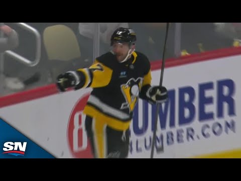 Sidney Crosby Sets Up Bryan Rust to Cap Penguins Four-Goal First Period