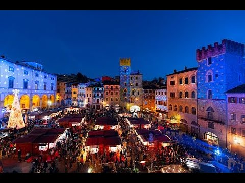 Arezzo: 70mila visitatori nel primo weekend di Natale, file alle attrazioni e ai ristoranti.