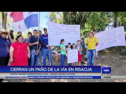 Reservistas de la Policía Nacional cierran un paño de la vía en Risacua, Chiriquí