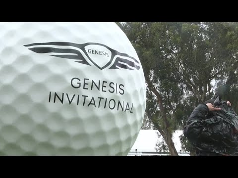 Golf fans undeterred by rain as 2025 Genesis Invitational comes to Torrey Pines