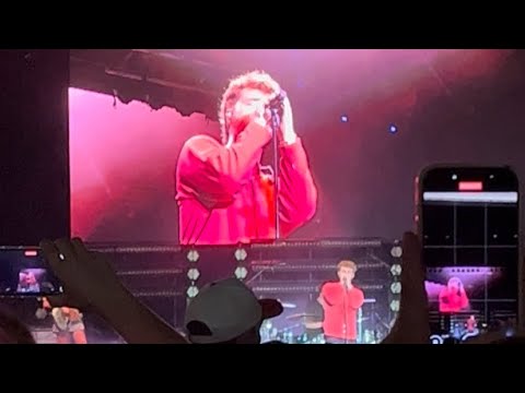 Headlights - Alex Warren (LIVE in Milwaukee, 7/4/25)