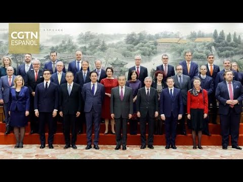 El canciller chino se reúne con enviados diplomáticos de UE y sus Estados miembro