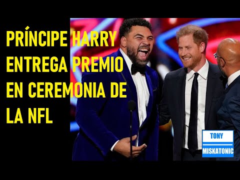 PRÍNCIPE HARRY APARECE EN EVENTO DE LA NFL PARA ENTREGAR UN PREMIO. PRINCESA ANA CORTA PASTELITO.