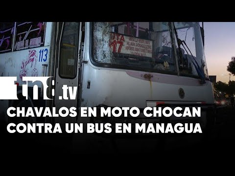 Conductor y pasajero de moto se salvan de morir bajo llantas de un bus en Managua - Nicaragua