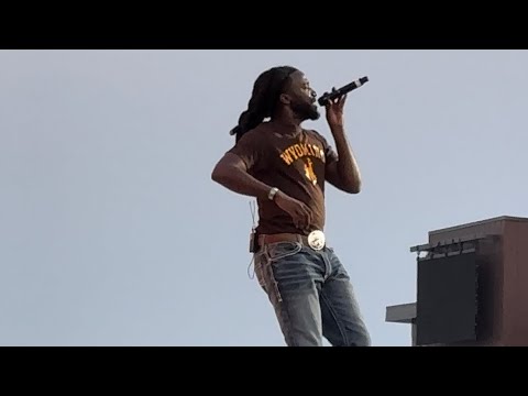 Shaboozey - Let it Burn LIVE at Cheyenne Frontier Days