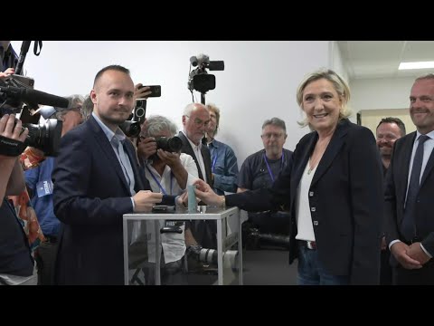Législatives: Marine Le Pen vote à Hénin-Beaumont | AFP Images