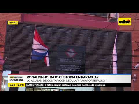 Ronaldinho bajo custodia en Paraguay