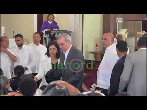 Presidente Abinader asiste a misa por víctimas del carnaval de Salcedo