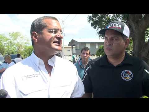 Gobernador visita comunidades en la zona oeste afectadas por huracán Fiona