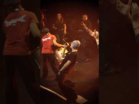 TOMMY RICHMAN Destroys venue