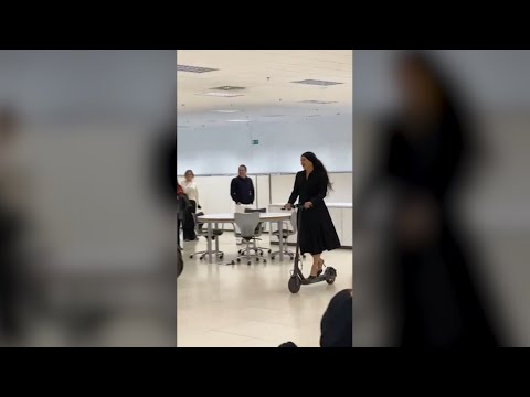 Rosalía arrasa en las oficinas de Inditex: en patinete, entre vítores y haciéndose selfies con todos