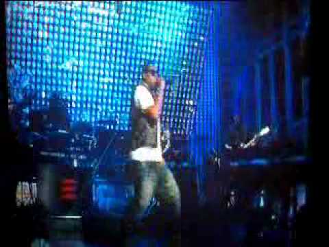 Jay-Z Performs "99 Problems/Points Of Authority"