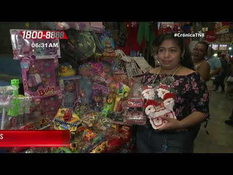 Promociones en productos navideños en el mercado Iván Montenegro - Nicaragua