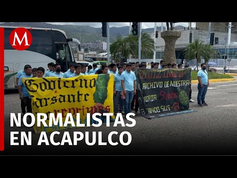 Normalistas de Ayotzinapa realizan manifestación para exigir avances en el caso de los 43