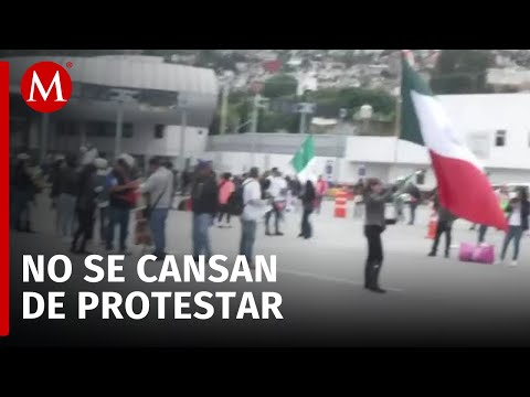 Trabajadores del Poder Judicial protestan en la autopista México-Cuernavaca