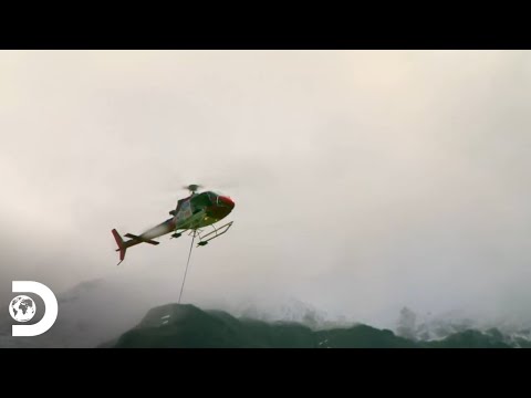 Transportando materiales de construcción en helicóptero | Operación Alaska | Discovery Latinoamérica