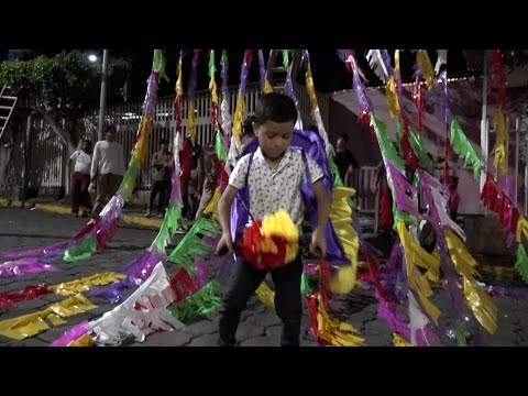 Fuimos al barrio San Judas para ayudar en la decoración de la vela del barco