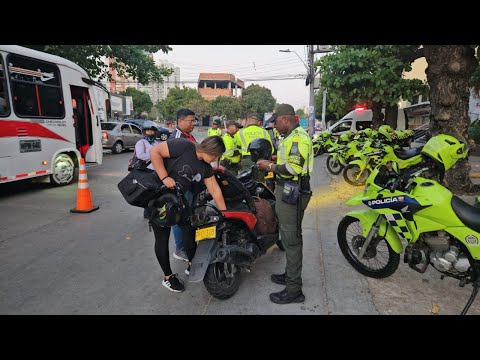 Con puntuales controles la Policía evita la circulación de motos con parrillero hombre en la 72