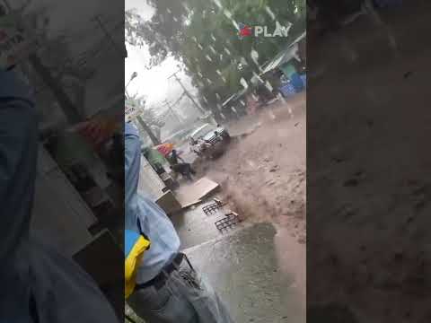 #shorts Fuertes lluvias en Matagalpa casi arrastran a un hombre y a un motociclista