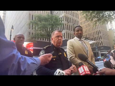 Atlanta mayor and police brief reporters on mall shooting