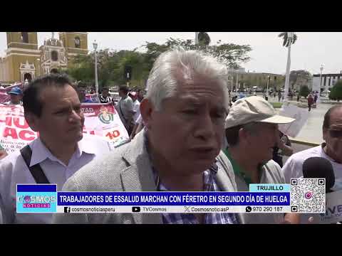 Trujillo: trabajadores de EsSalud marchan con féretro en segundo día de huelga