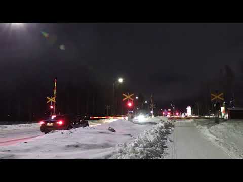 VR railbus HDM  762 passed SALPAKANKAANKATU level crossing @ Joensuu, Finland