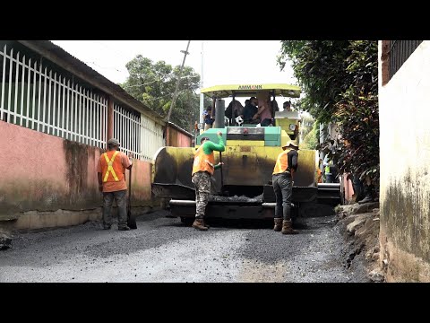 Supervisan obras de revestimiento vial en el barrio Tierra Prometida