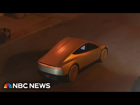 Musk rolls out fully driverless car