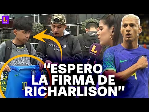 Jóvenes peruanos esperan a jugadores de Brasil afuera del hotel para pedirles autógrafo