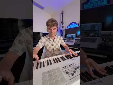 Reto de tocando el piano solo con teclas negras y luego solo con blancas.#piano  #challenge #musica