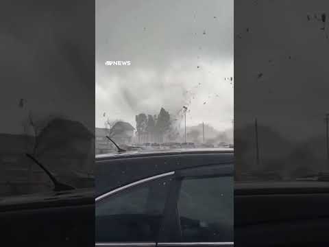 Tornado deixa cinco feridos e causa destruição na Califórnia #shorts