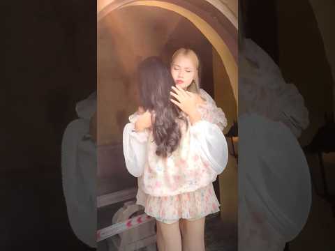 LNS - Giúp đỡ cô gái nhỏ trú mưa || Always Be Kind to Everyone ❤️ #shorts