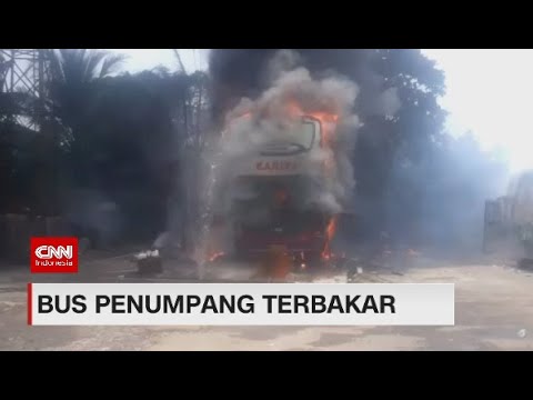 Bus Penumpang Terbakar Hebat di TB Simatupang