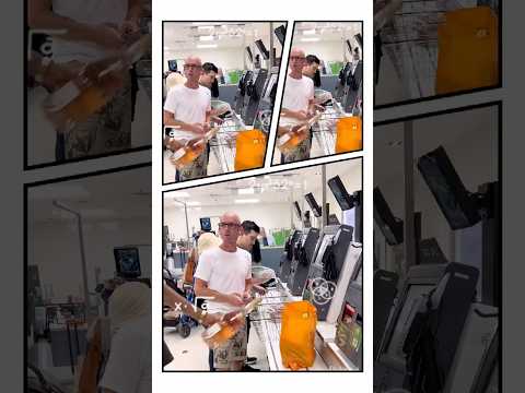 Scanning items while people are checking￼💔😭