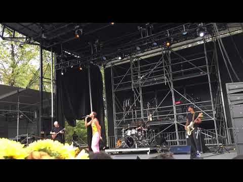 Ravyn Lenae - “4 Leaf Clover” LIVE @ AfropunkATL 2019