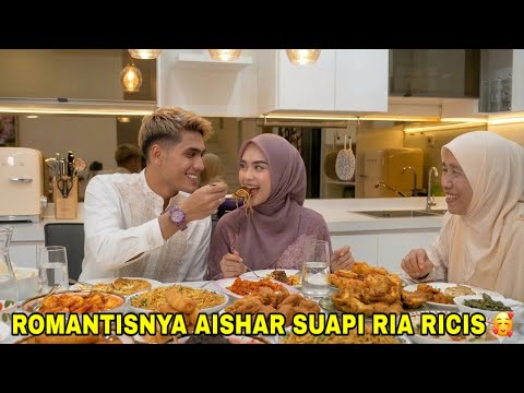 Romantisnya Aishar Khaleed Suapi Ria Ricis Pas Buka Bareng, Aisar dan Ricis Pacaran ? #riaricis 