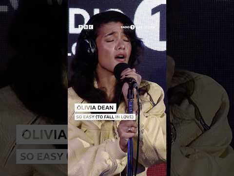 💕 @oliviadean in the #LiveLounge 💕 #OliviaDean #LiveMusic #TheArtOfLoving
