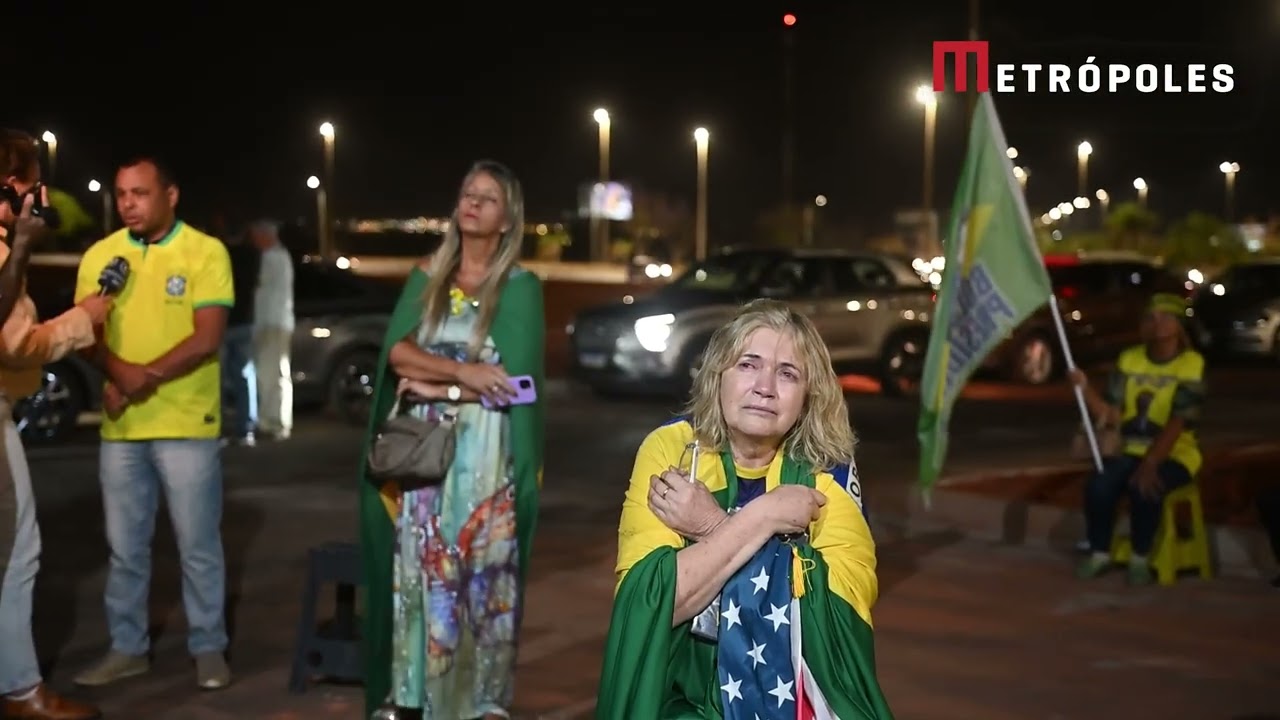 Apoiadores fazem vigília após condenação de Bolsonaro a 27 anos