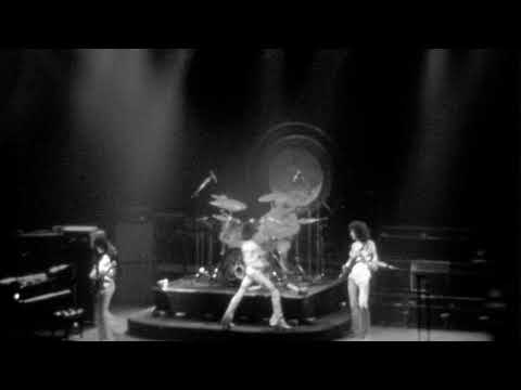 Queen – Live in New York, NY, USA – Beacon Theatre, 07 February 1976 (Enhanced Audio)