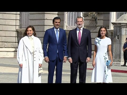 Los Reyes reciben al emir y jequesa de Qatar en el Palacio Real